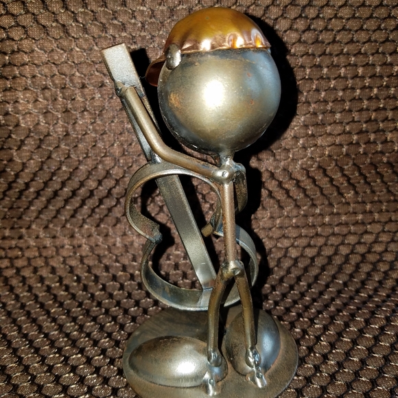 Metal and Copper rustic sculpture -bass player - Picture 5 of 5